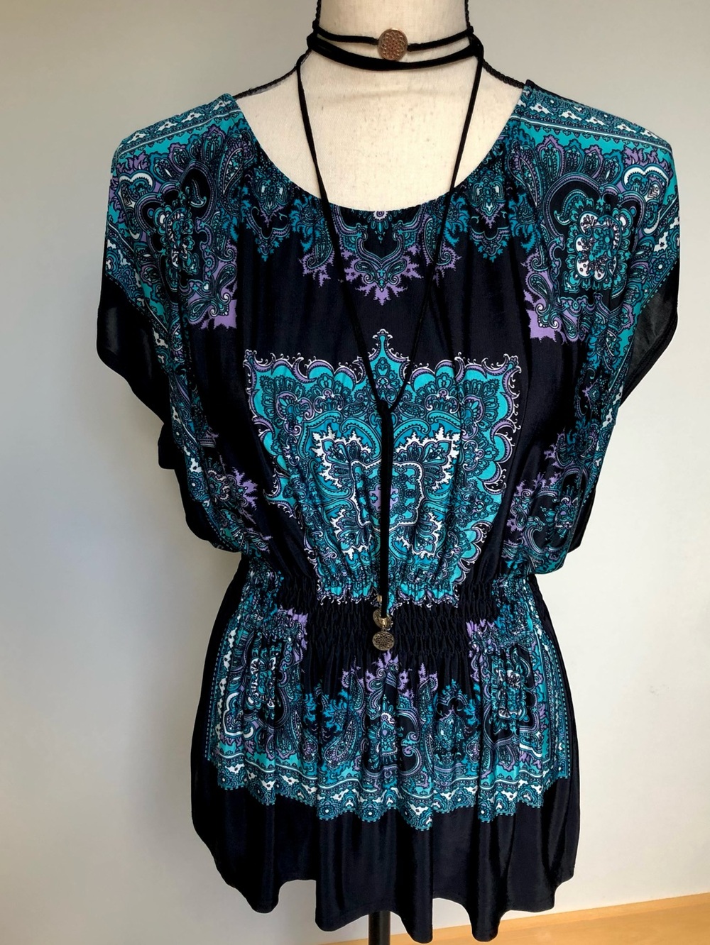 Halo Black Medallion Print Top Size XL